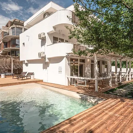 La - Saint スヴェティ・ヴラス