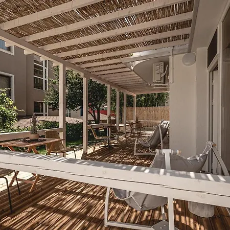 Πανσιόν La - Saint