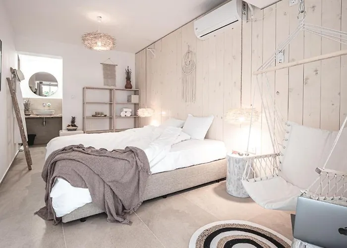 La - Saint 招待所