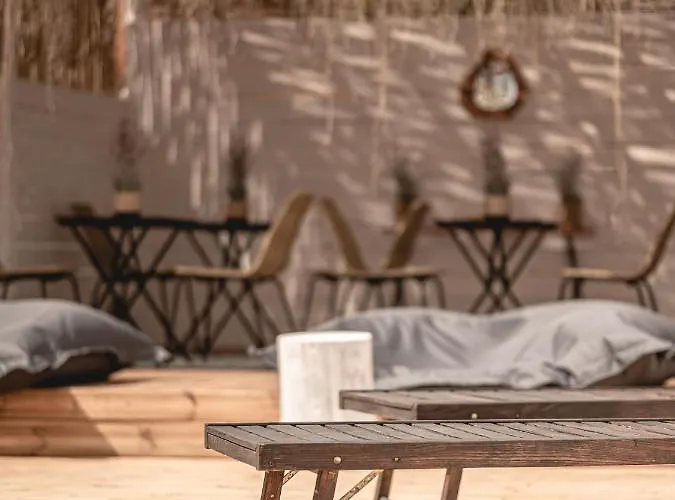 La - Saint 招待所 4*